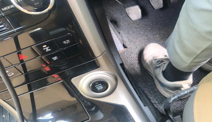 2018 Mahindra XUV500 W9, Diesel, Manual, 87,412 km, interior