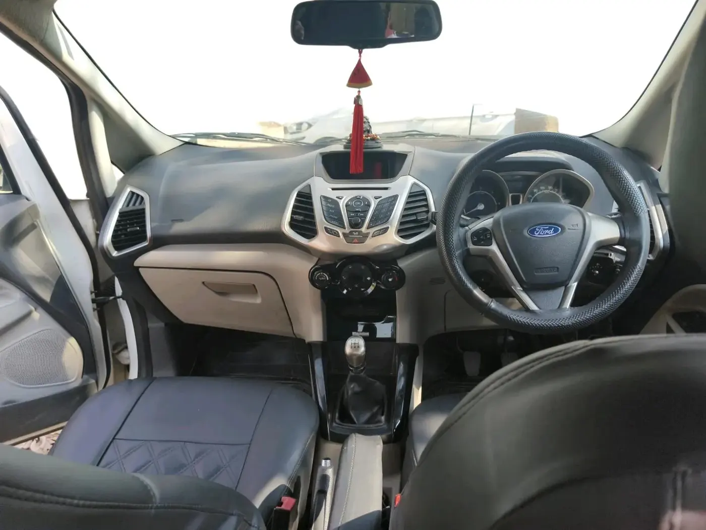 2014 Ford Ecosport TITANIUM 1.5L DIESEL, Diesel, Manual, 1,20,485 km, interior