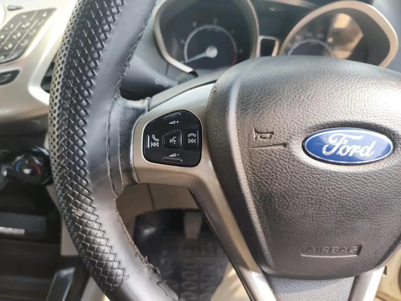 2014 Ford Ecosport TITANIUM 1.5L DIESEL, Diesel, Manual, 1,20,485 km, interior