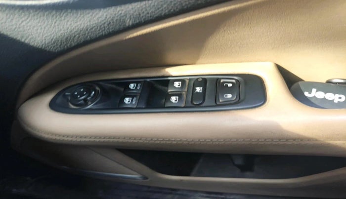 2017 Jeep Compass LONGITUDE (O) 2.0 DIESEL, Diesel, Manual, 1,42,000 km, interior