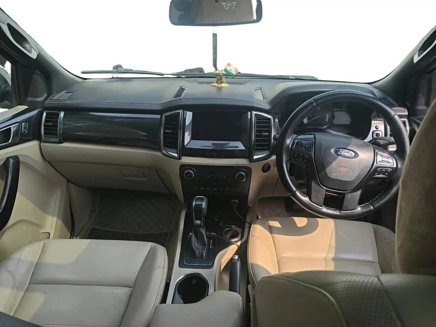 2019 Ford Endeavour TITANIUM PLUS 2.2 4X2 AT SUNROOF, Diesel, Automatic, 1,54,340 km, interior