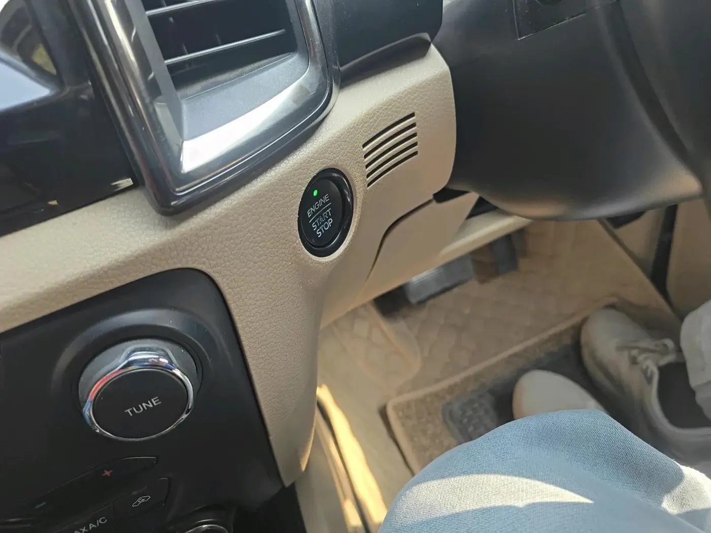 2019 Ford Endeavour TITANIUM PLUS 2.2 4X2 AT SUNROOF, Diesel, Automatic, 1,54,340 km, interior