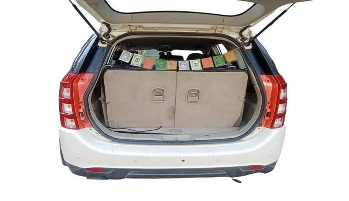 2017 Mahindra XUV500 W6, Diesel, Manual, 1,08,443 km, exterior