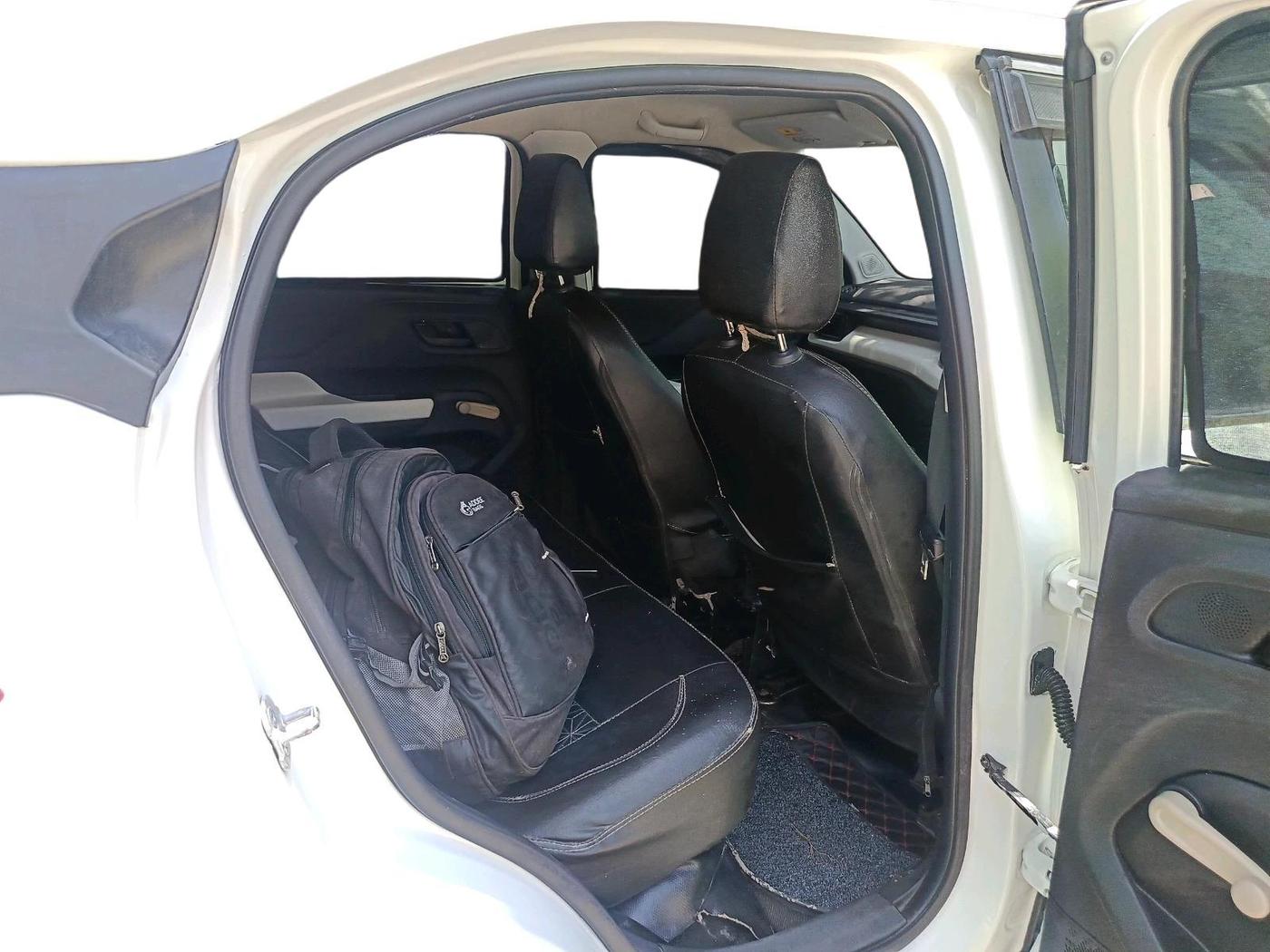 2022 Tata PUNCH PURE MT, Petrol, Manual, 37,561 km, interior
