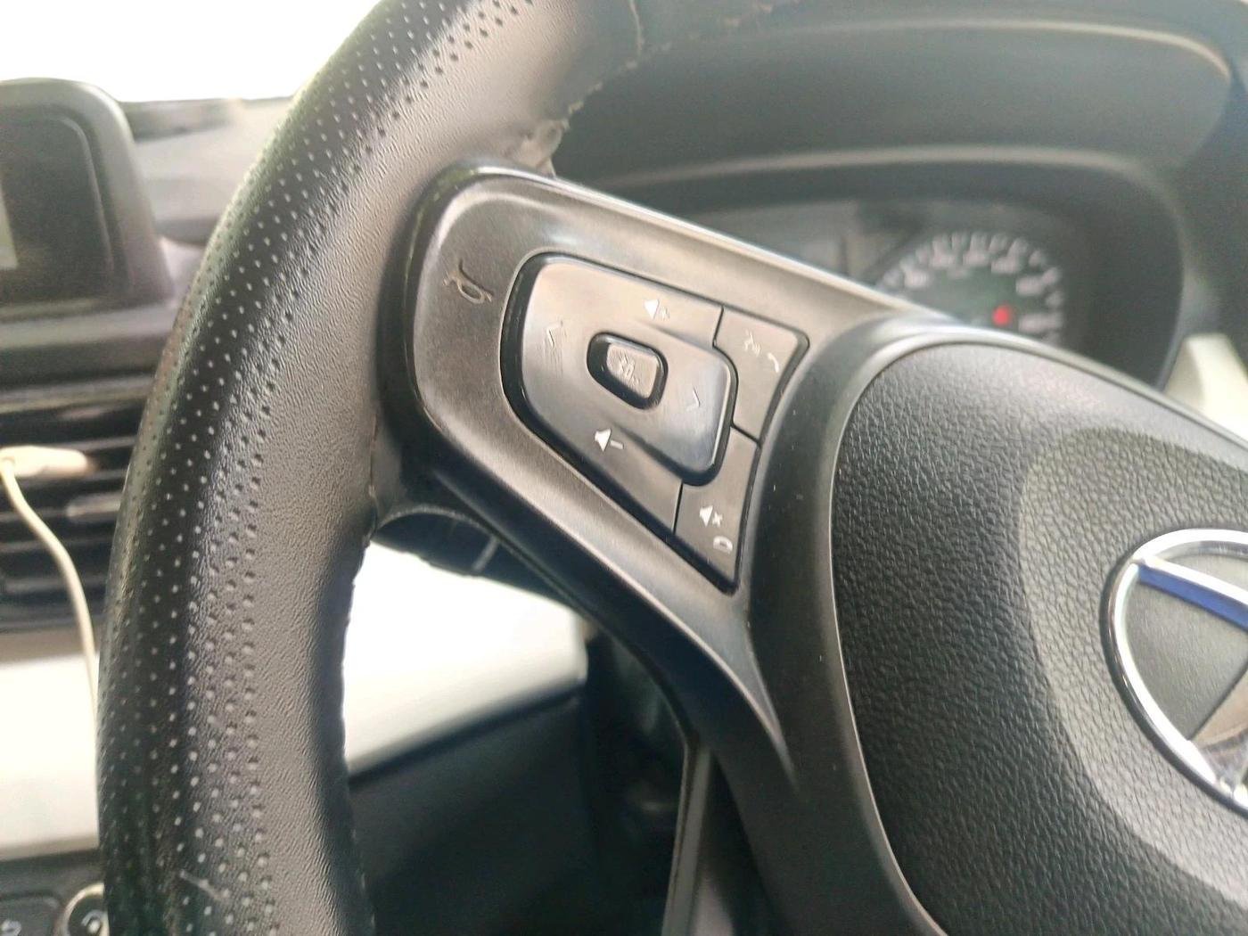 2022 Tata PUNCH PURE MT, Petrol, Manual, 37,561 km, interior