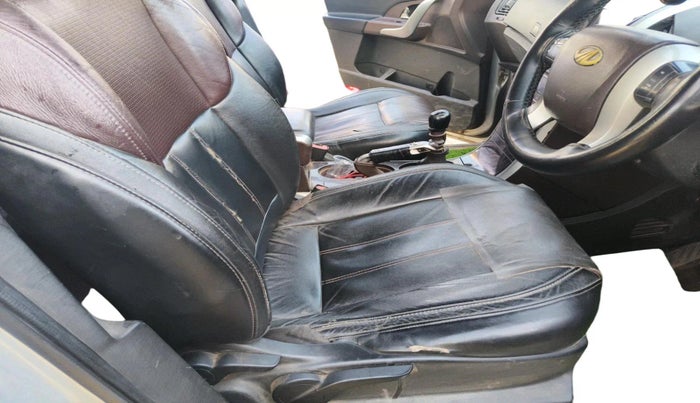 2014 Mahindra XUV500 W8, Diesel, Manual, 1,13,483 km, interior