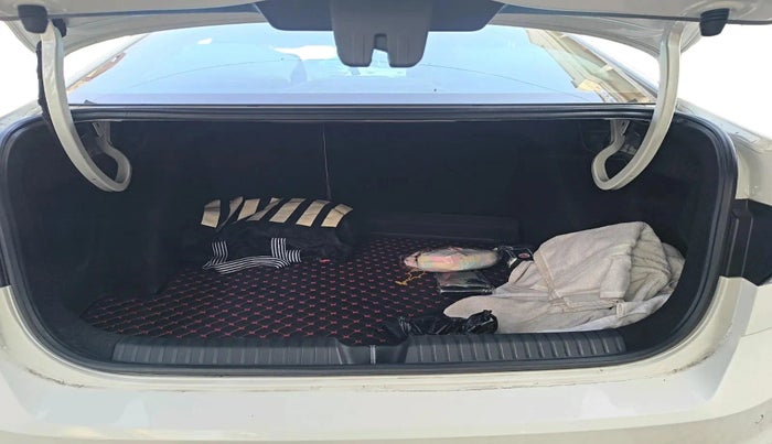 2025 Volkswagen VIRTUS HIGHLINE TSI 1.0 AT, Petrol, Automatic, 6,001 km, exterior