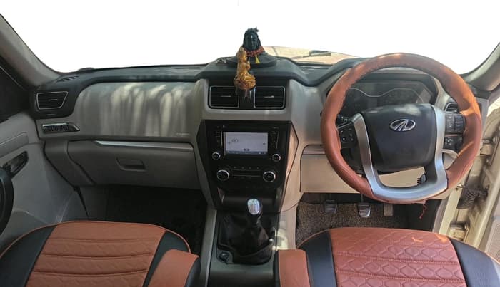 2015 Mahindra Scorpio S10, Diesel, Manual, 99,747 km, interior