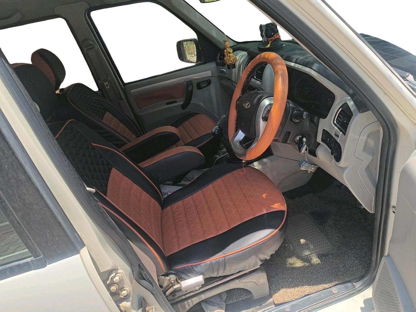 2015 Mahindra Scorpio S10, Diesel, Manual, 99,747 km, interior
