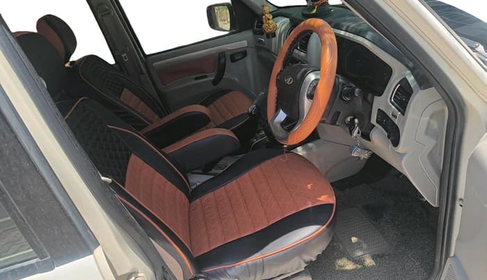 2015 Mahindra Scorpio S10, Diesel, Manual, 99,747 km, interior