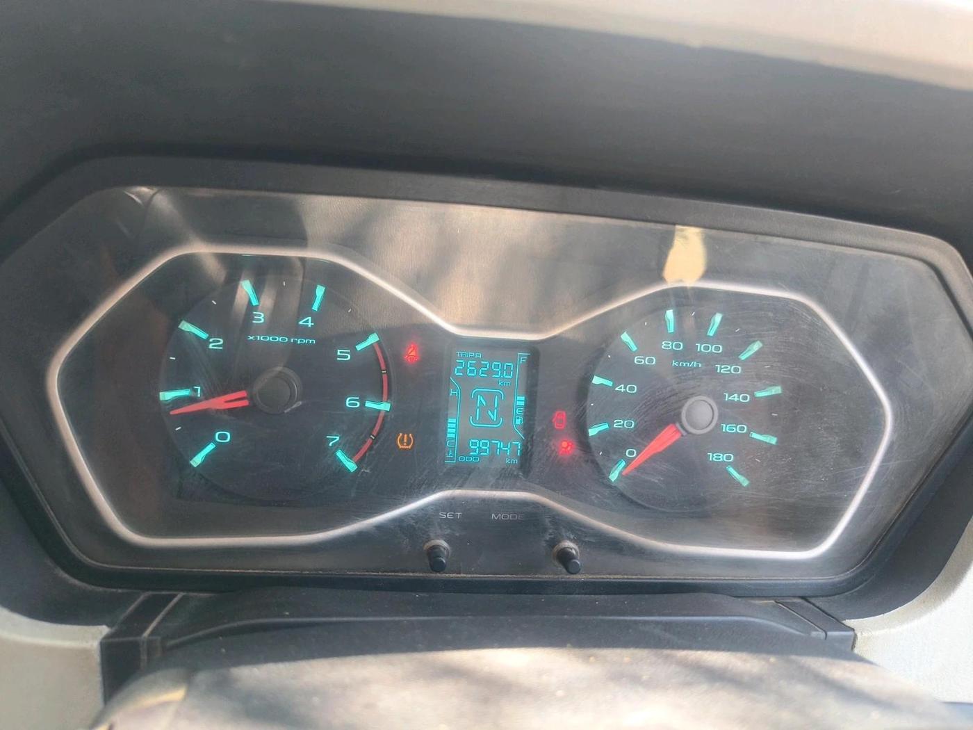 2015 Mahindra Scorpio S10, Diesel, Manual, 99,747 km, interior