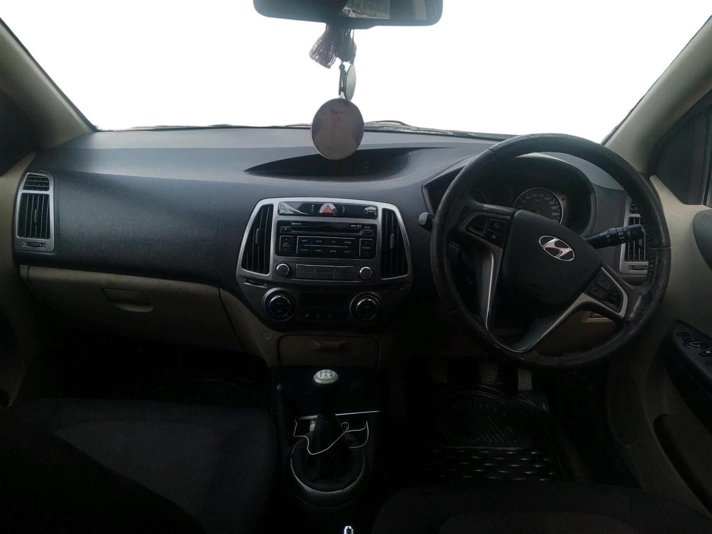 2012 Hyundai i20 SPORTZ 1.2, Petrol, Manual, 1,02,957 km, interior