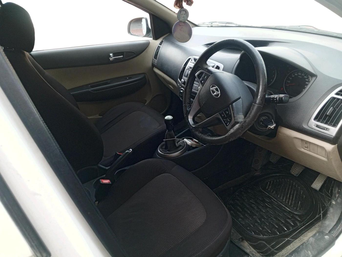 2012 Hyundai i20 SPORTZ 1.2, Petrol, Manual, 1,02,957 km, interior