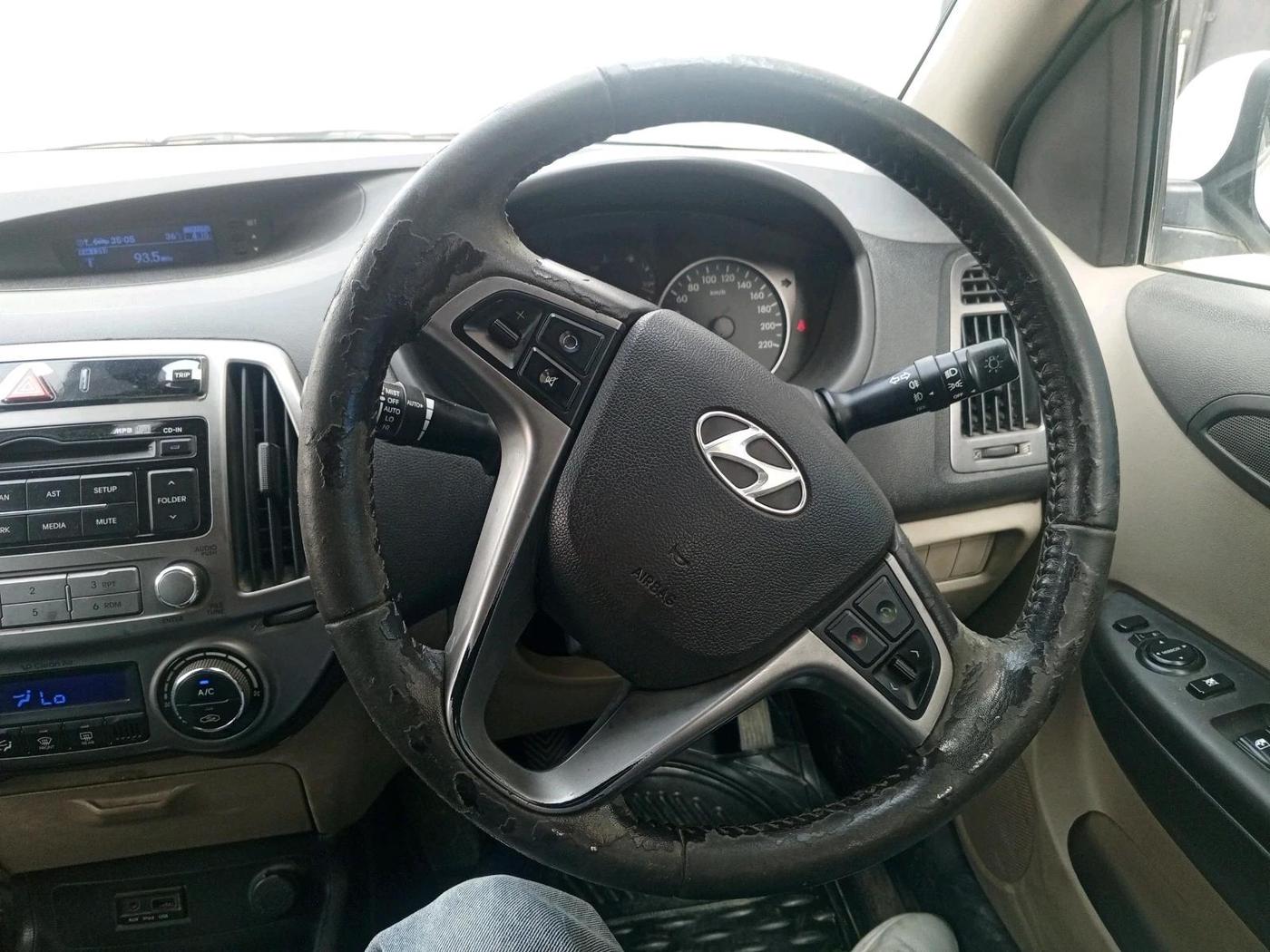 2012 Hyundai i20 SPORTZ 1.2, Petrol, Manual, 1,02,957 km, interior