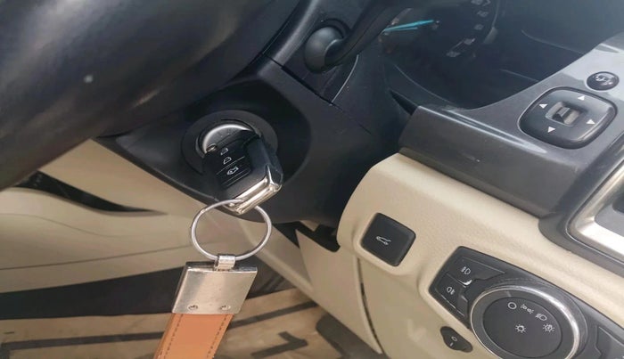 2016 Ford Endeavour TITANIUM 3.2 4X4 AT, Diesel, Automatic, 1,11,483 km, interior