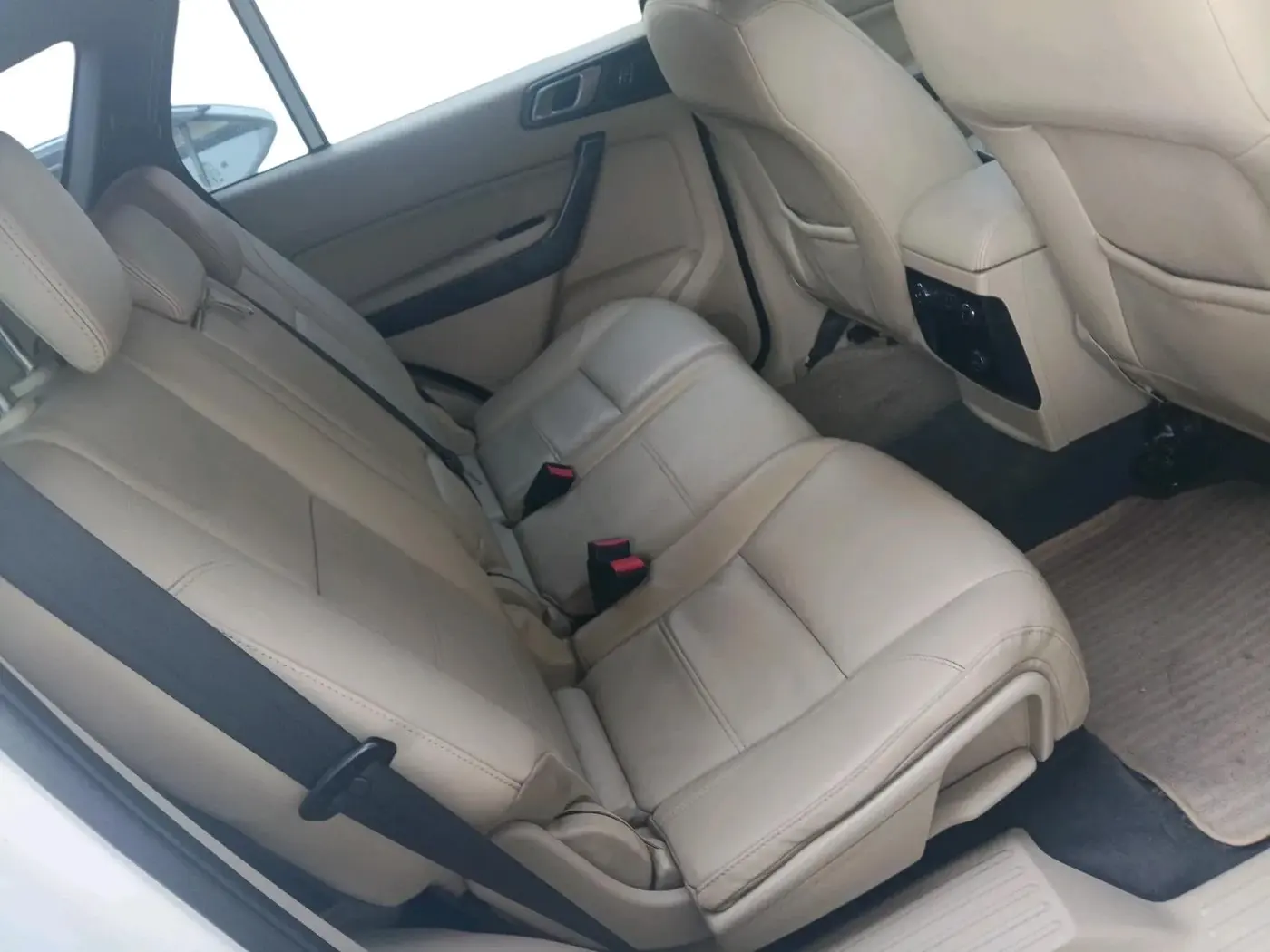 2016 Ford Endeavour TITANIUM 3.2 4X4 AT, Diesel, Automatic, 1,11,483 km, interior