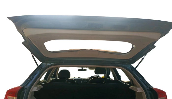 2023 Mahindra XUV300 W4 1.2 PETROL, Petrol, Manual, 51,017 km, exterior