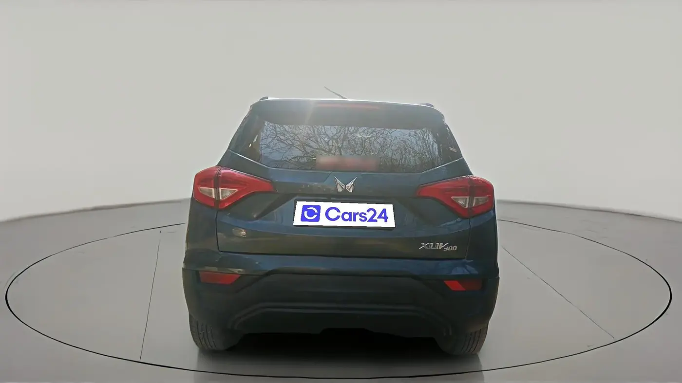 2023 Mahindra XUV300 W4 1.2 PETROL, Petrol, Manual, 51,017 km, exterior