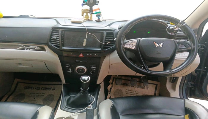 2023 Mahindra XUV300 W4 1.2 PETROL, Petrol, Manual, 51,017 km, interior