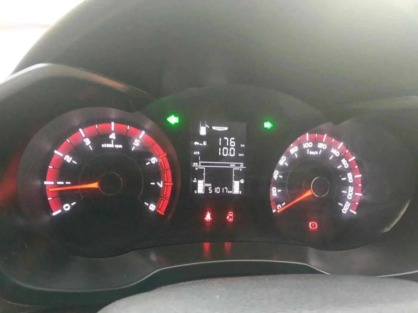 2023 Mahindra XUV300 W4 1.2 PETROL, Petrol, Manual, 51,017 km, interior