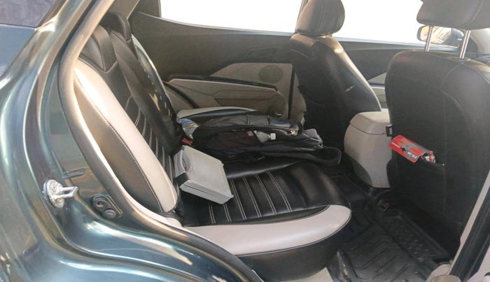 2023 Mahindra XUV300 W4 1.2 PETROL, Petrol, Manual, 51,017 km, interior