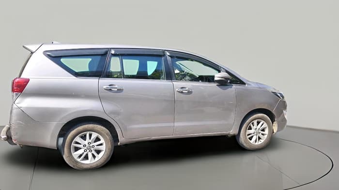 2016 Toyota Innova Crysta 2.4 VX 8 STR, Diesel, Manual, 3,28,430 km, exterior