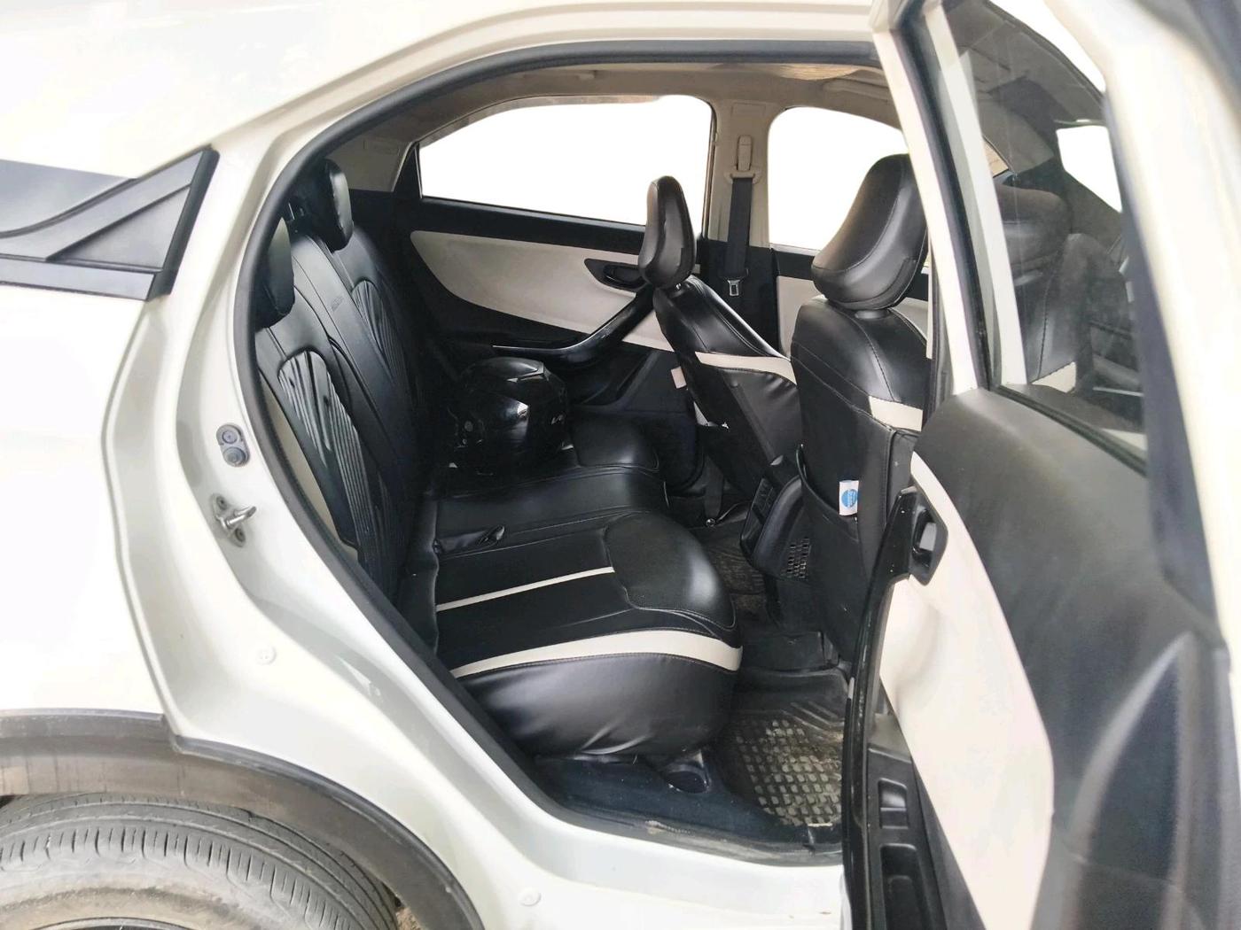 2023 Tata NEXON PURE SUNROOF 1.2 PETROL, Petrol, Manual, 49,437 km, interior