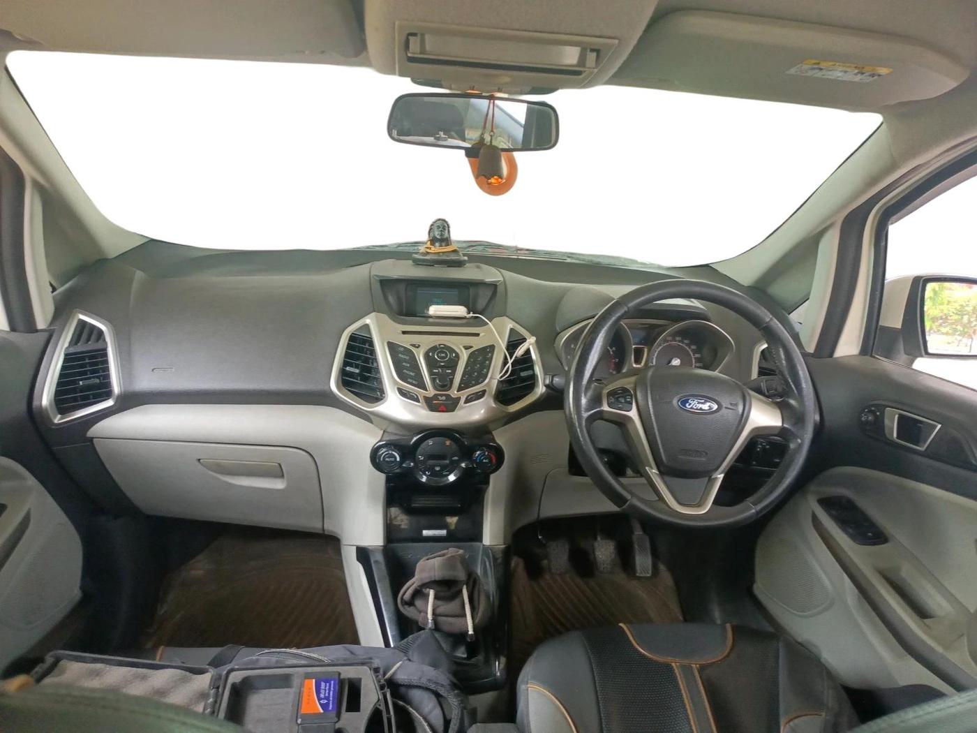 2014 Ford Ecosport TITANIUM 1.0L ECOBOOST, Petrol, Manual, 1,14,150 km, interior