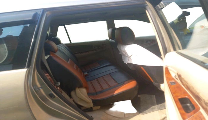 2008 Toyota Innova 2.5 G2, Diesel, Manual, 3,45,373 km, interior