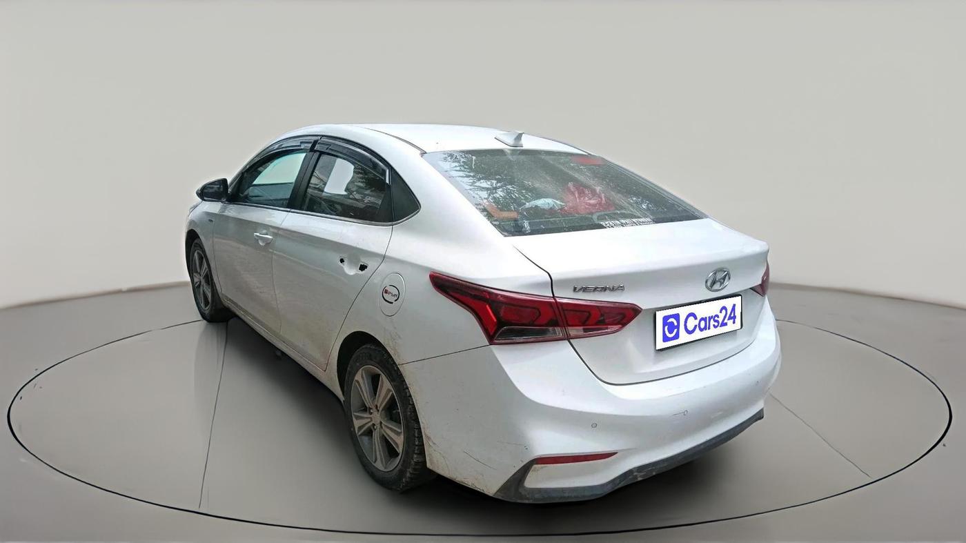 2018 Hyundai Verna 1.6 CRDI SX + AT, Diesel, Automatic, 1,36,375 km, exterior