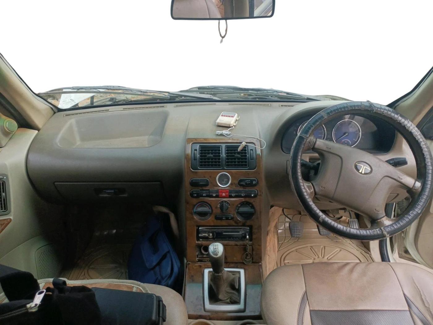 2012 Tata Safari 4X2 EX DICOR 2.2 VTT, Diesel, Manual, 10,10,000 km, interior