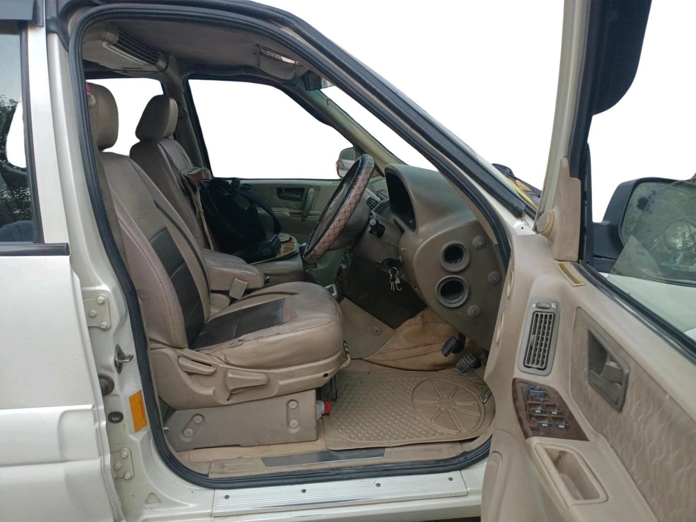 2012 Tata Safari 4X2 EX DICOR 2.2 VTT, Diesel, Manual, 10,10,000 km, interior