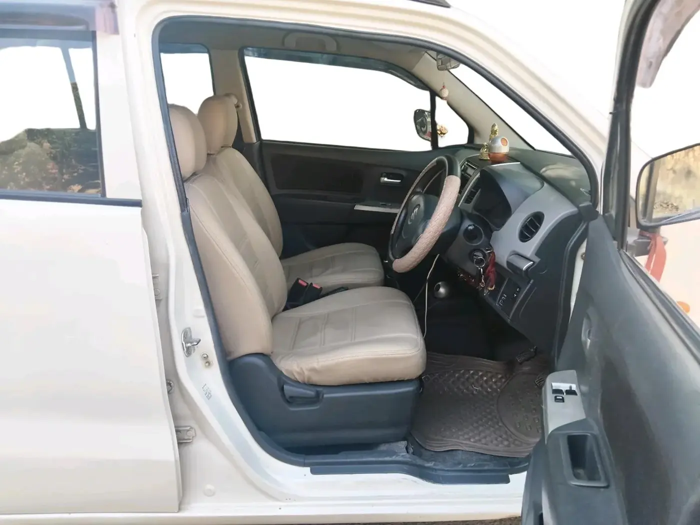 2011 Maruti Wagon R 1.0 LXI LPG, Petrol, Manual, 60,383 km, interior