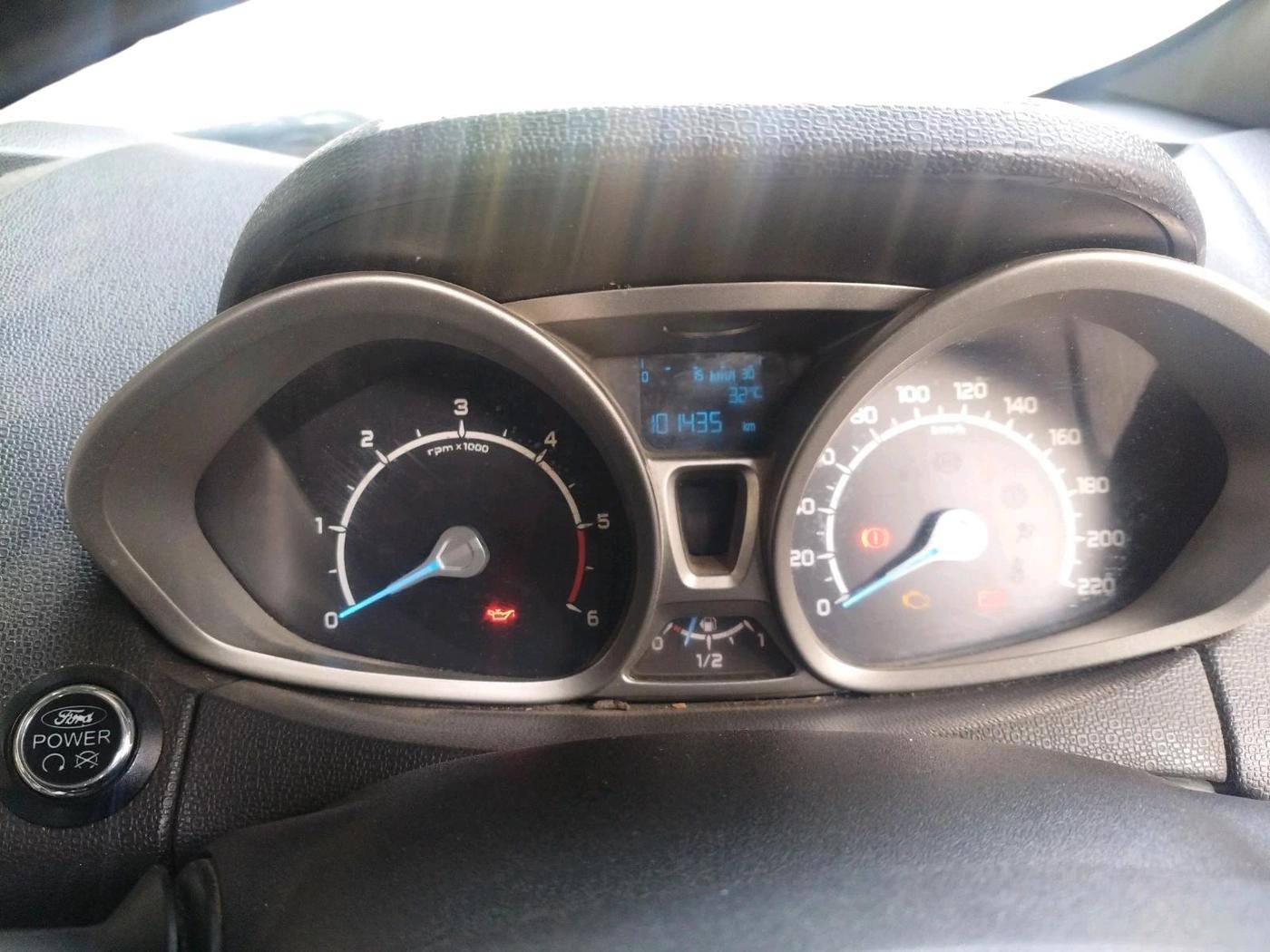 2013 Ford Ecosport TITANIUM 1.5L DIESEL, Diesel, Manual, 1,01,435 km, interior