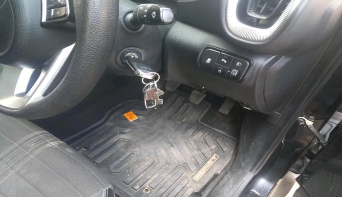 2024 KIA SONET HTK (O) 1.2 Petrol MT, Petrol, Manual, 34,660 km, interior