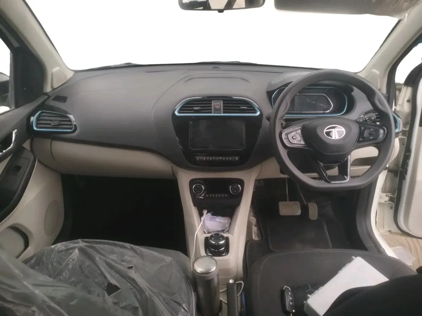 2024 Tata TIAGO EV XZ PLUS LONG RANGE, Electric, Automatic, 21,852 km, interior