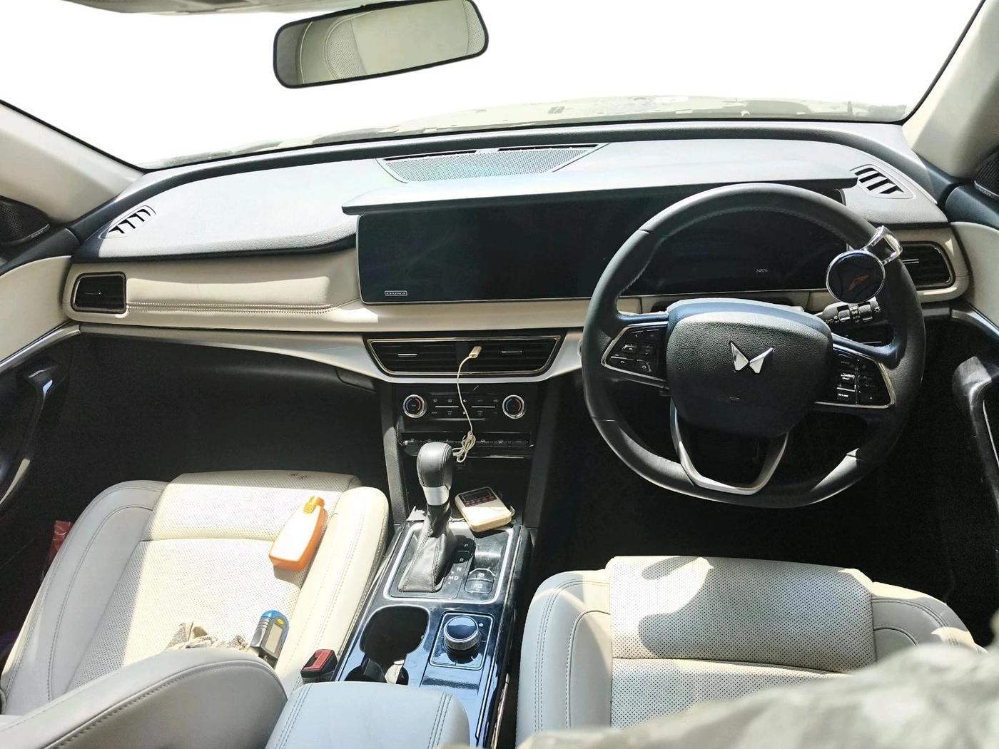 2024 Mahindra XUV700 AX 7 LUXURY D AT 7 STR, Diesel, Automatic, 24,826 km, interior