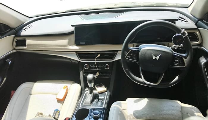 2024 Mahindra XUV700 AX 7 LUXURY D AT 7 STR, Diesel, Automatic, 24,826 km, interior