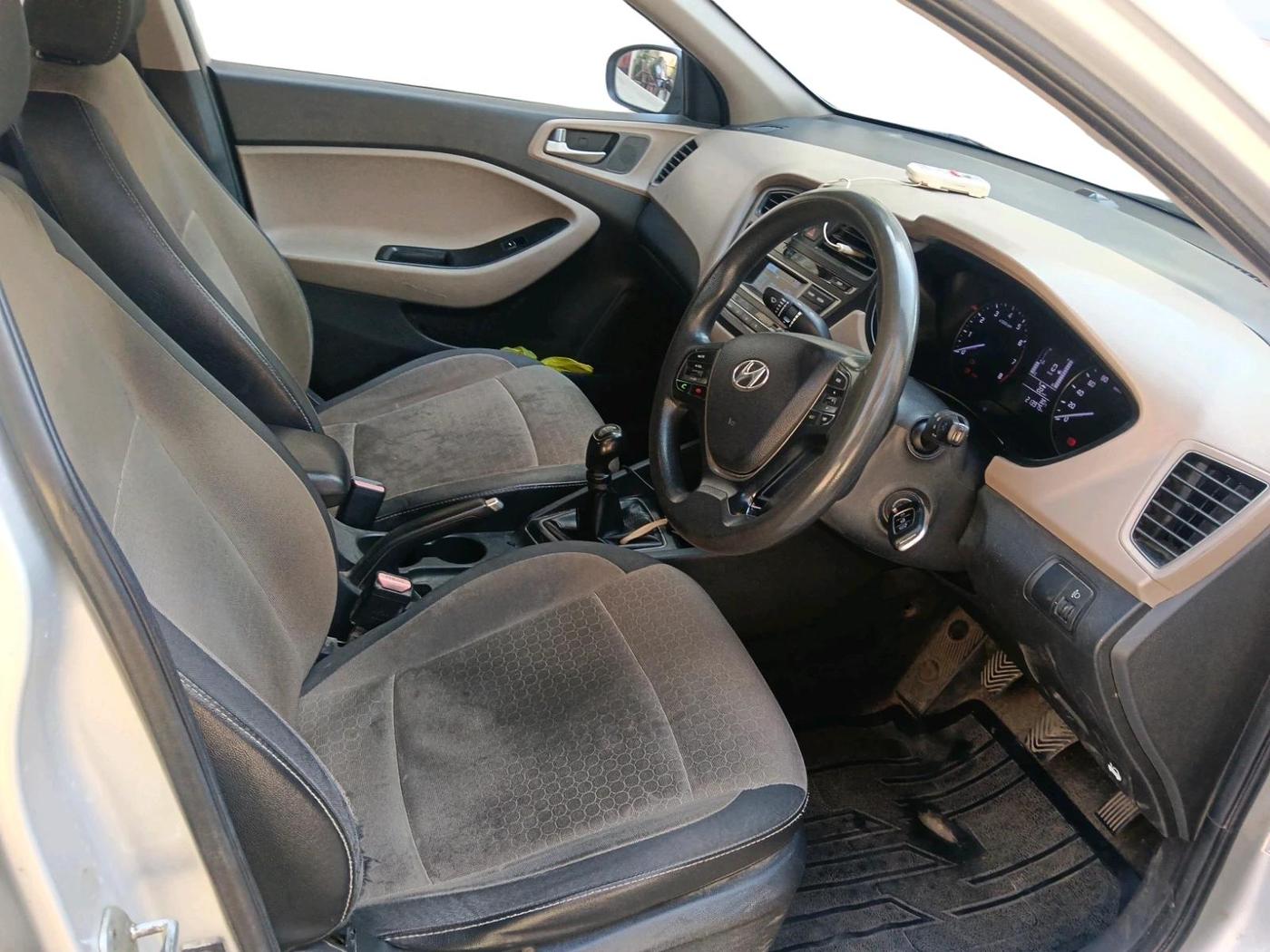 2015 Hyundai Elite i20 MAGNA 1.2, Petrol, Manual, 2,14,727 km, interior