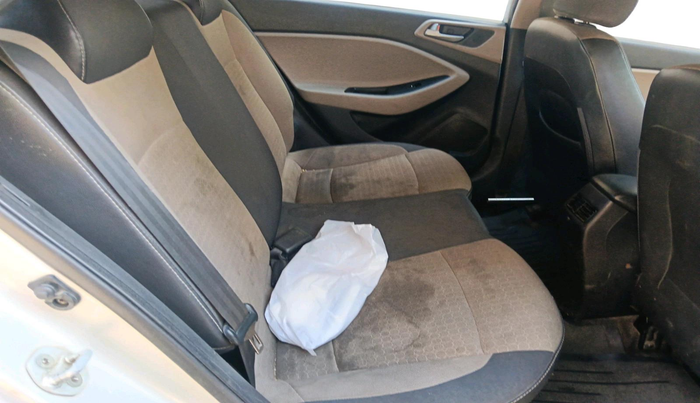 2015 Hyundai Elite i20 MAGNA 1.2, Petrol, Manual, 2,14,727 km, interior