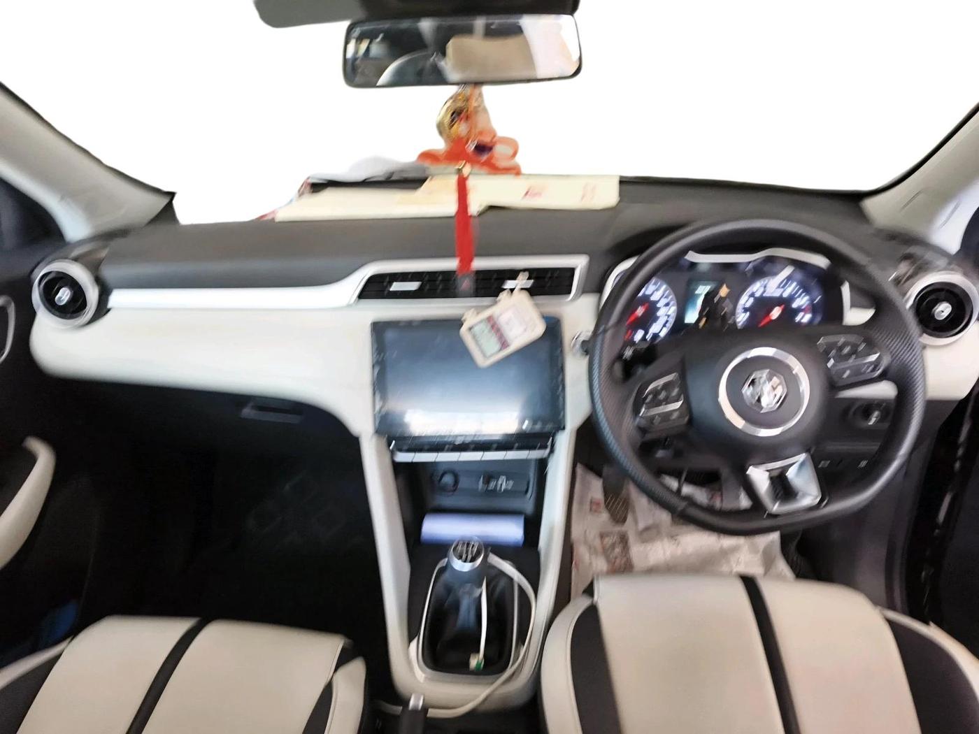 2024 MG ASTOR Shine 1.5 MT (Ivory), Petrol, Manual, 8,837 km, interior