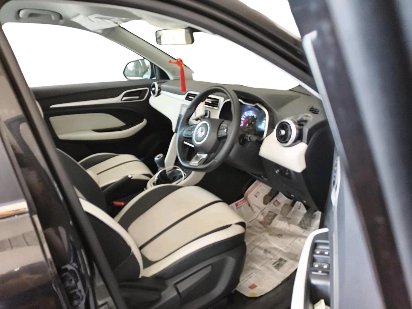 2024 MG ASTOR Shine 1.5 MT (Ivory), Petrol, Manual, 8,837 km, interior