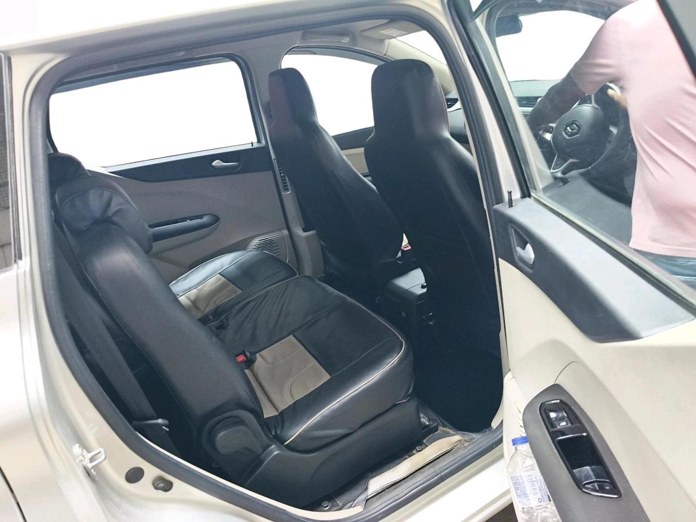 2020 Renault TRIBER RXZ AMT, Petrol, Automatic, 16,735 km, interior