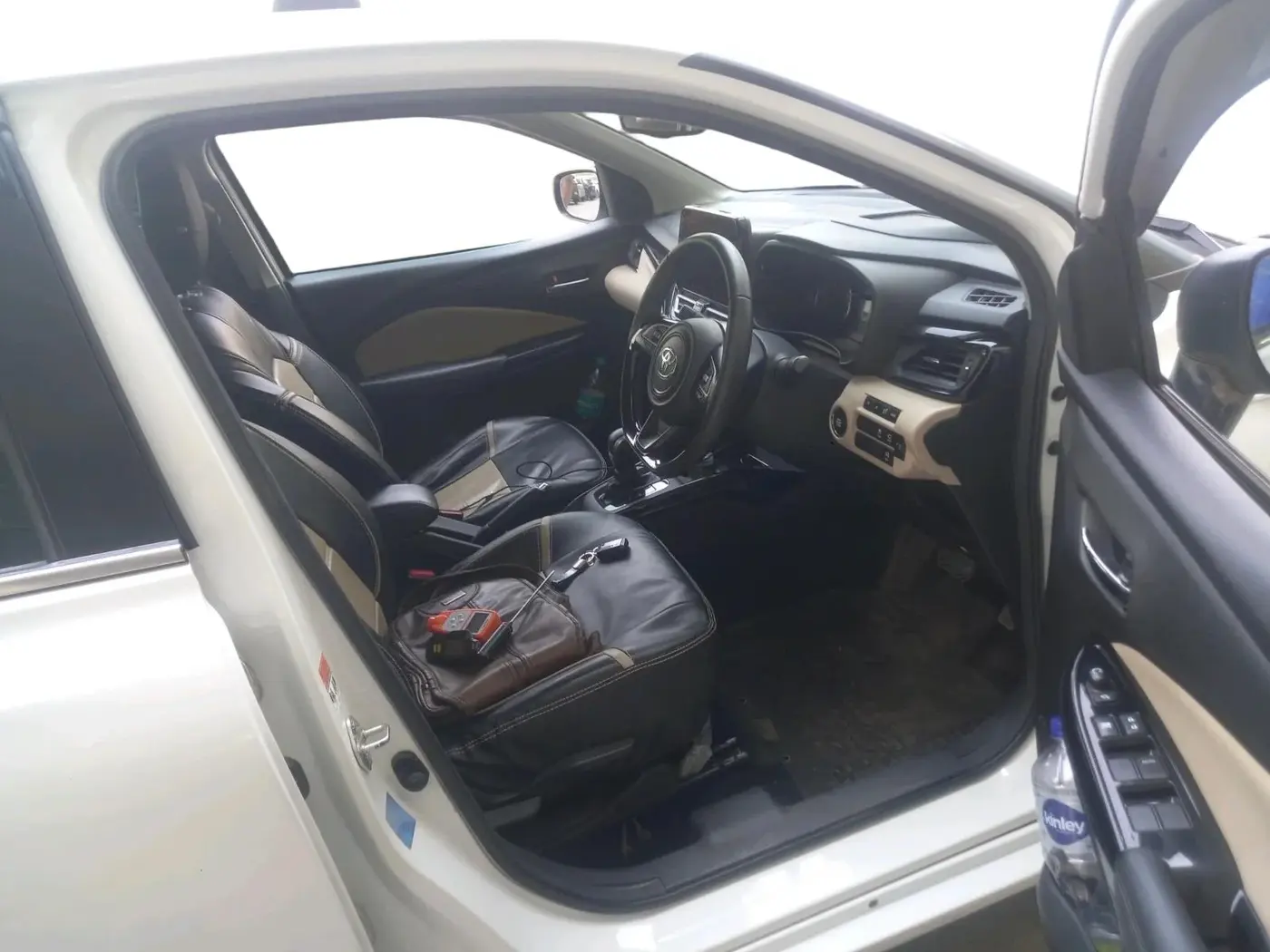 2023 Toyota Glanza V AMT, Petrol, Automatic, 40,369 km, interior