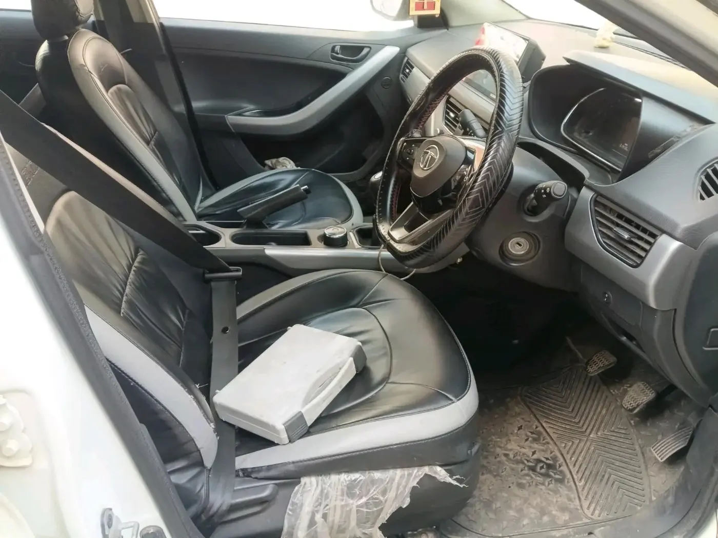 2022 Tata NEXON XM SUNROOF PETROL, Petrol, Manual, 61,412 km, interior