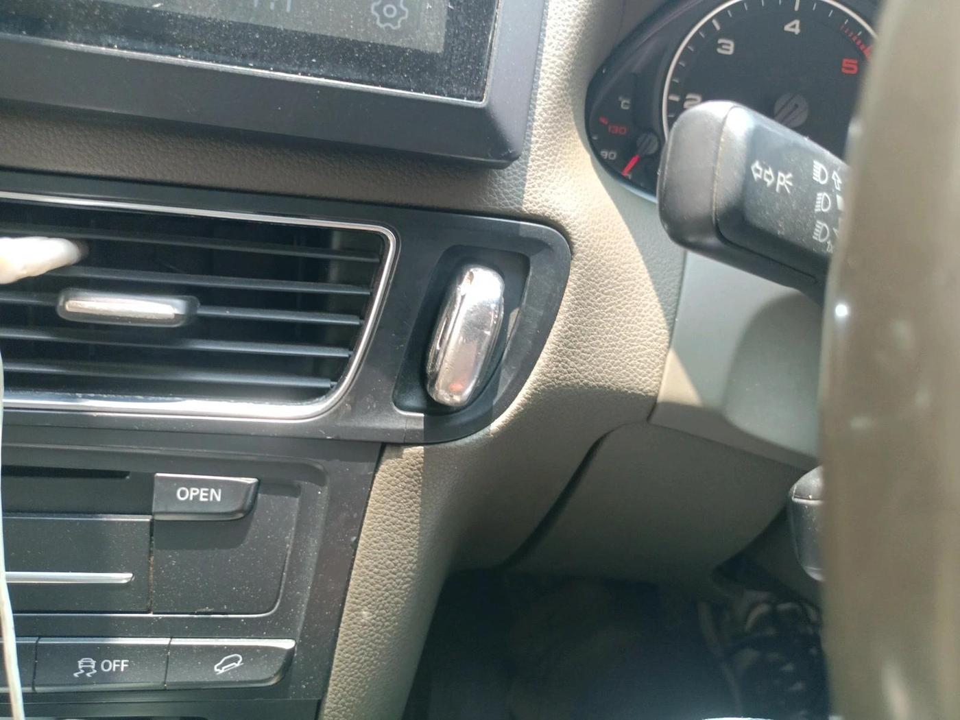 2012 Audi Q5 2.0 TDI QUATTRO, Diesel, Automatic, 1,52,425 km, interior