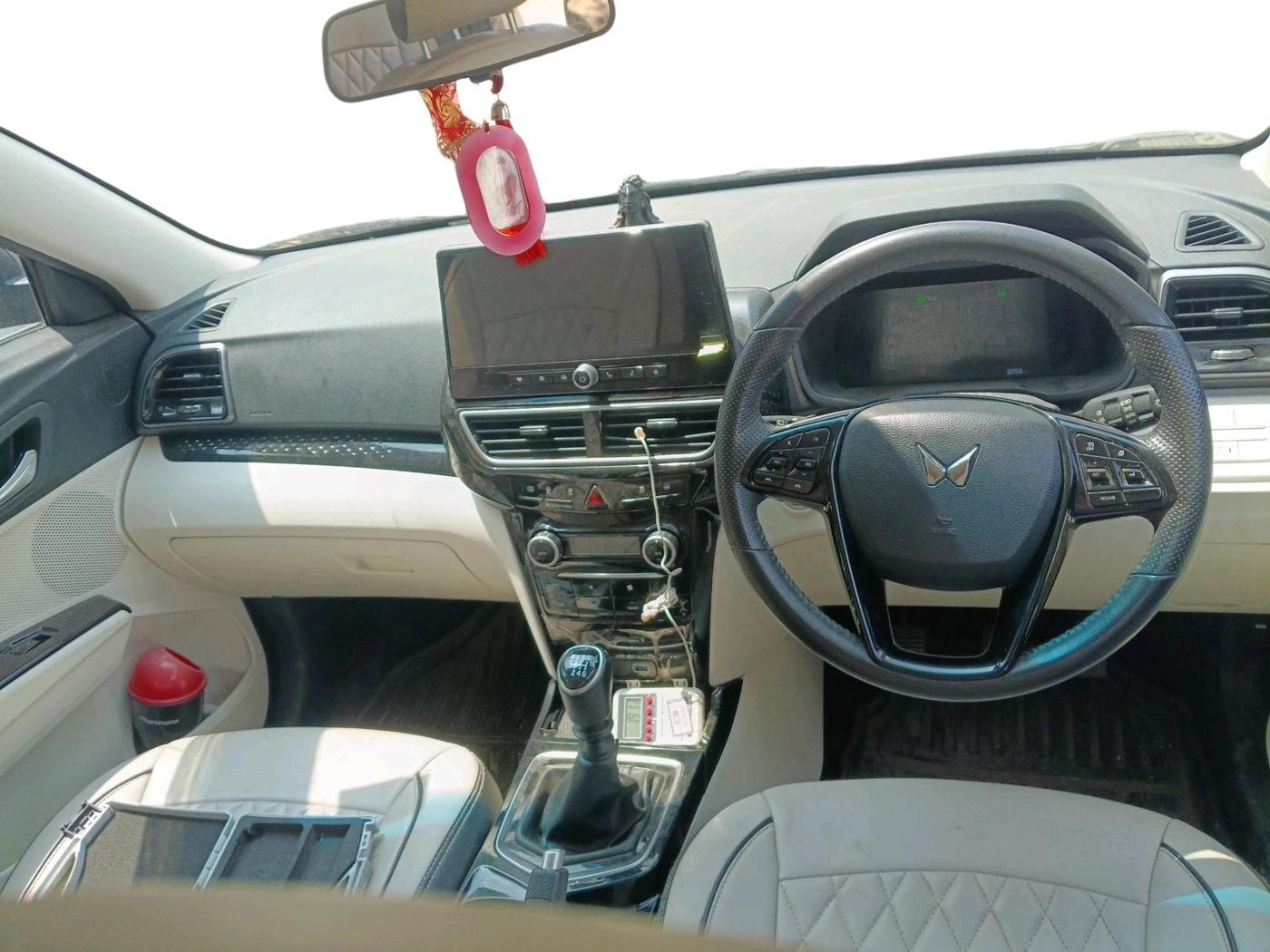 2024 Mahindra XUV 3XO AX5 1.5 Turbo Diesel, Diesel, Manual, 22,709 km, interior