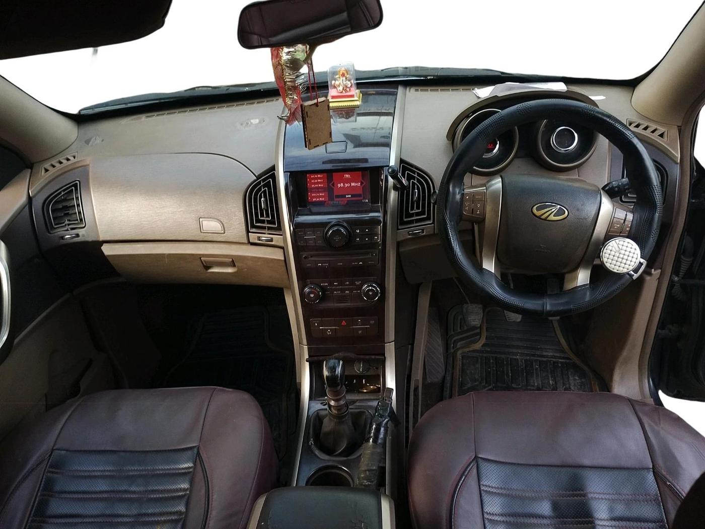 2014 Mahindra XUV500 W6, Diesel, Manual, 1,47,229 km, interior