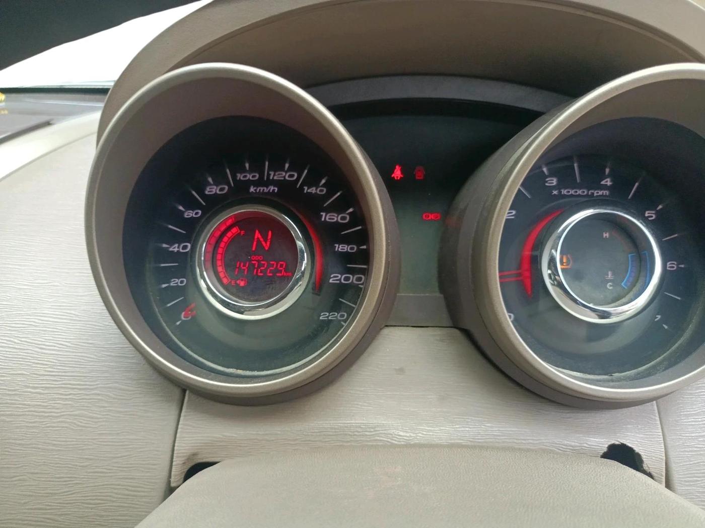 2014 Mahindra XUV500 W6, Diesel, Manual, 1,47,229 km, interior