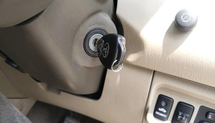 2013 Toyota Innova 2.5 VX 7 STR, Diesel, Manual, 1,02,905 km, interior